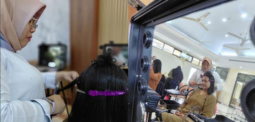 PPKD Jakarta Pusat Tuntaskan Pelatihan MTU Tata Rias Wajah dan Rambut di Kelurahan Petojo Utara
